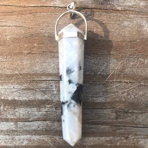 ✨Free with purchase!!  Rainbow moonstone pendant